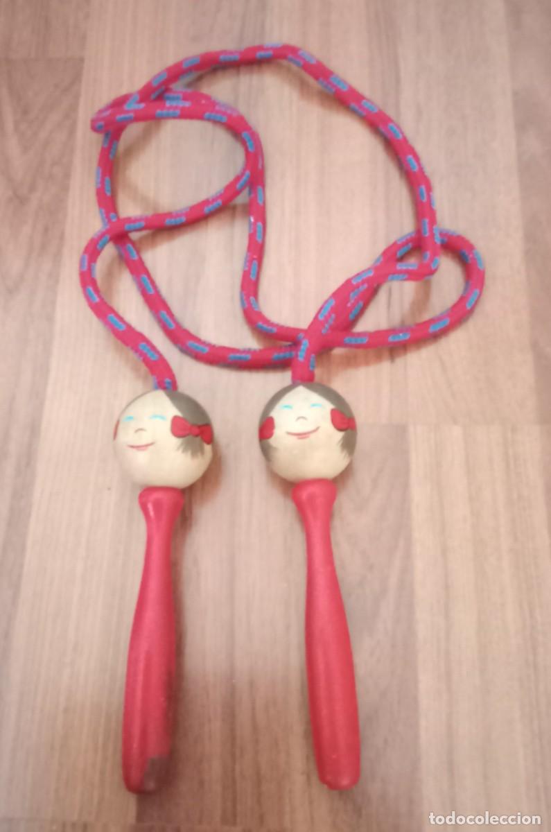 Juguetes antiguos y juegos de colecci&oacute;n: cuerda para saltar a la comba. infantil. madera