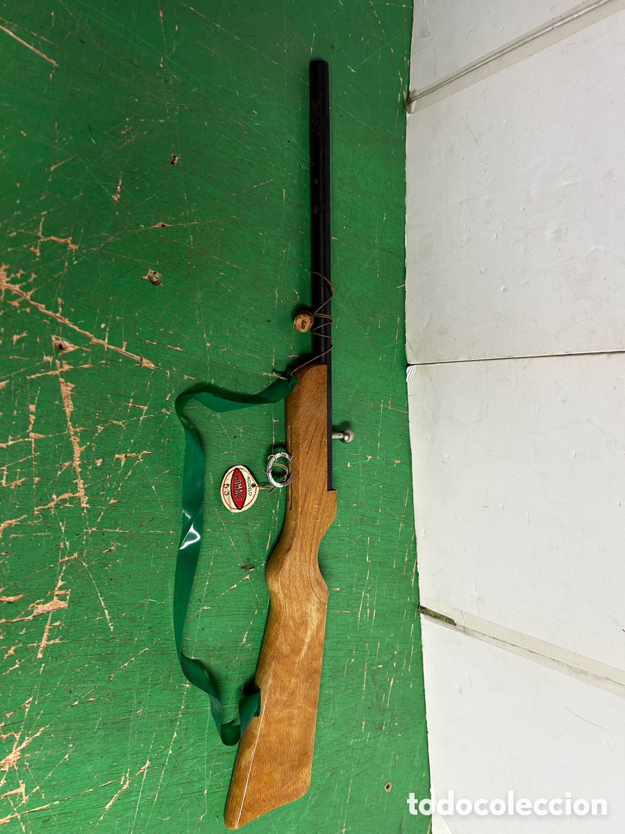 Juguetes antiguos y juegos de colecci&oacute;n: DOMACO RIFLE DE JUGETE LANZA CORCHO CON ETIUETA ORIGINAL FABRICANTE