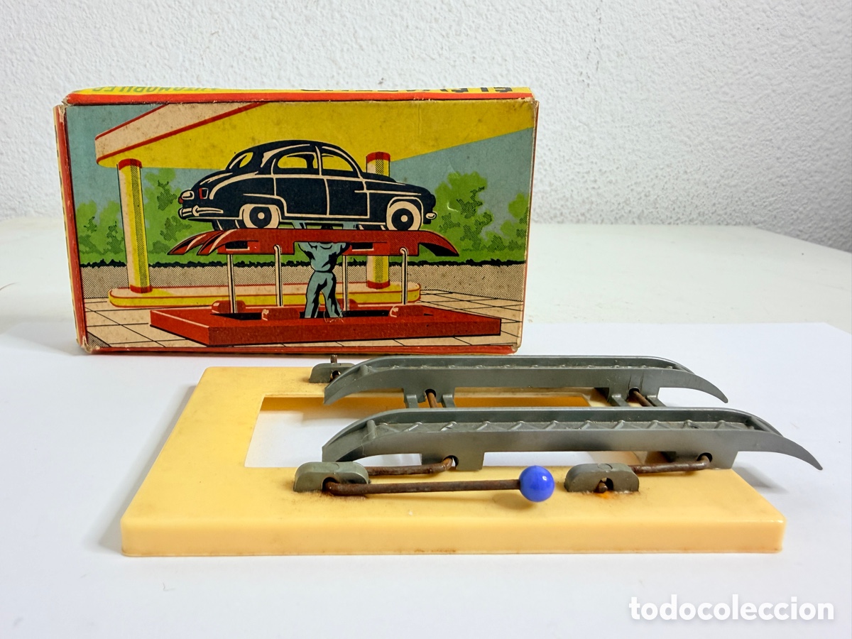 Juguetes antiguos y juegos de colecci&oacute;n: Elevador Para Autom&oacute;vil Juguete Antiguo Original 1960s 11 cm