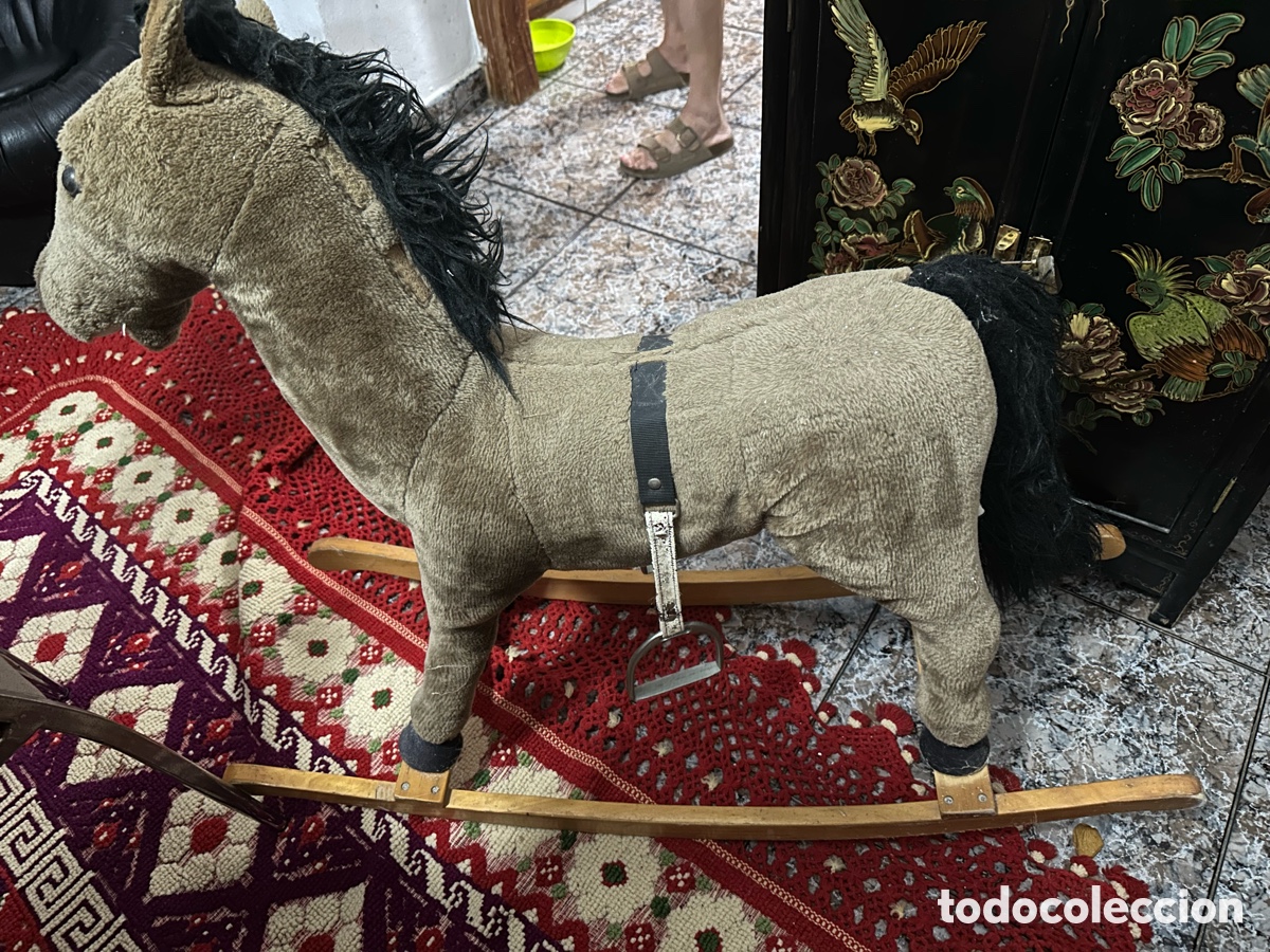 Juguetes antiguos y juegos de colecci&oacute;n: Caballo balancin de peluche y base madera muy antiguo
