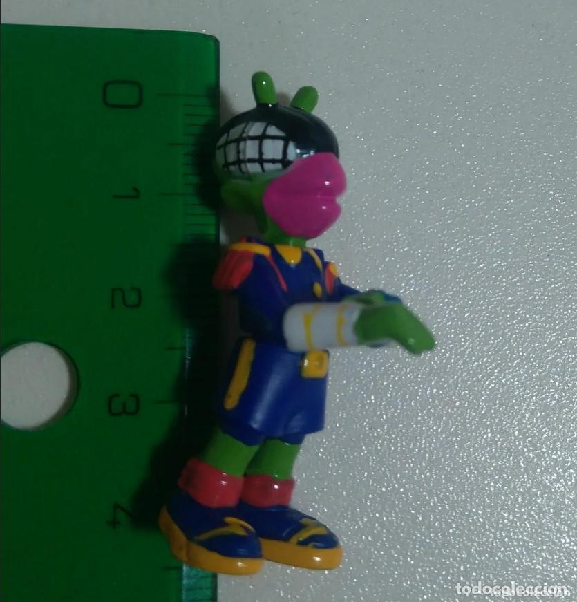 Juguetes antiguos y juegos de colecci&oacute;n: alienigena mu&ntilde;eco figurita figura mu&ntilde;equito insecto uniforme alien mosca