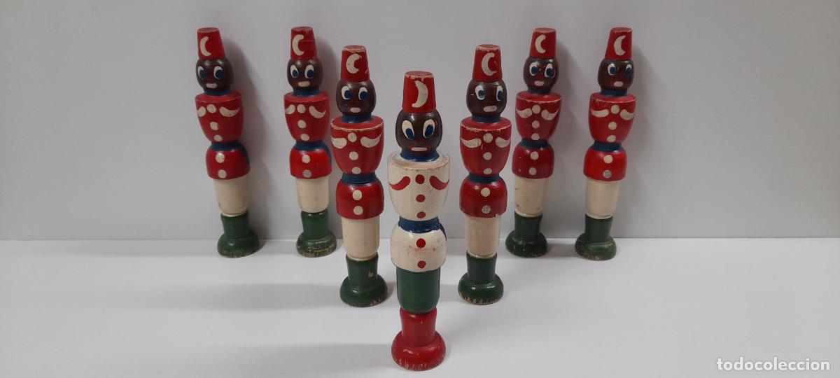Antique Toys and Collectible Games: BONITO Y ANTIGUO CONJUNTO DE BOLOS DE MADERA - SOLDADOS / MILITARES . MEDIDA DE ALTURA 19 CM .