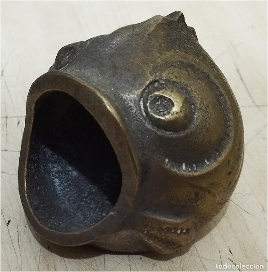 Juguetes antiguos y juegos de colecci&oacute;n: PEZ DE BRONCE PARA EL ANTIGUO JUEGO DE MONEDAS MIDE 6/5 /5 CM LA BOCA 3 CM DE DIAMETRO