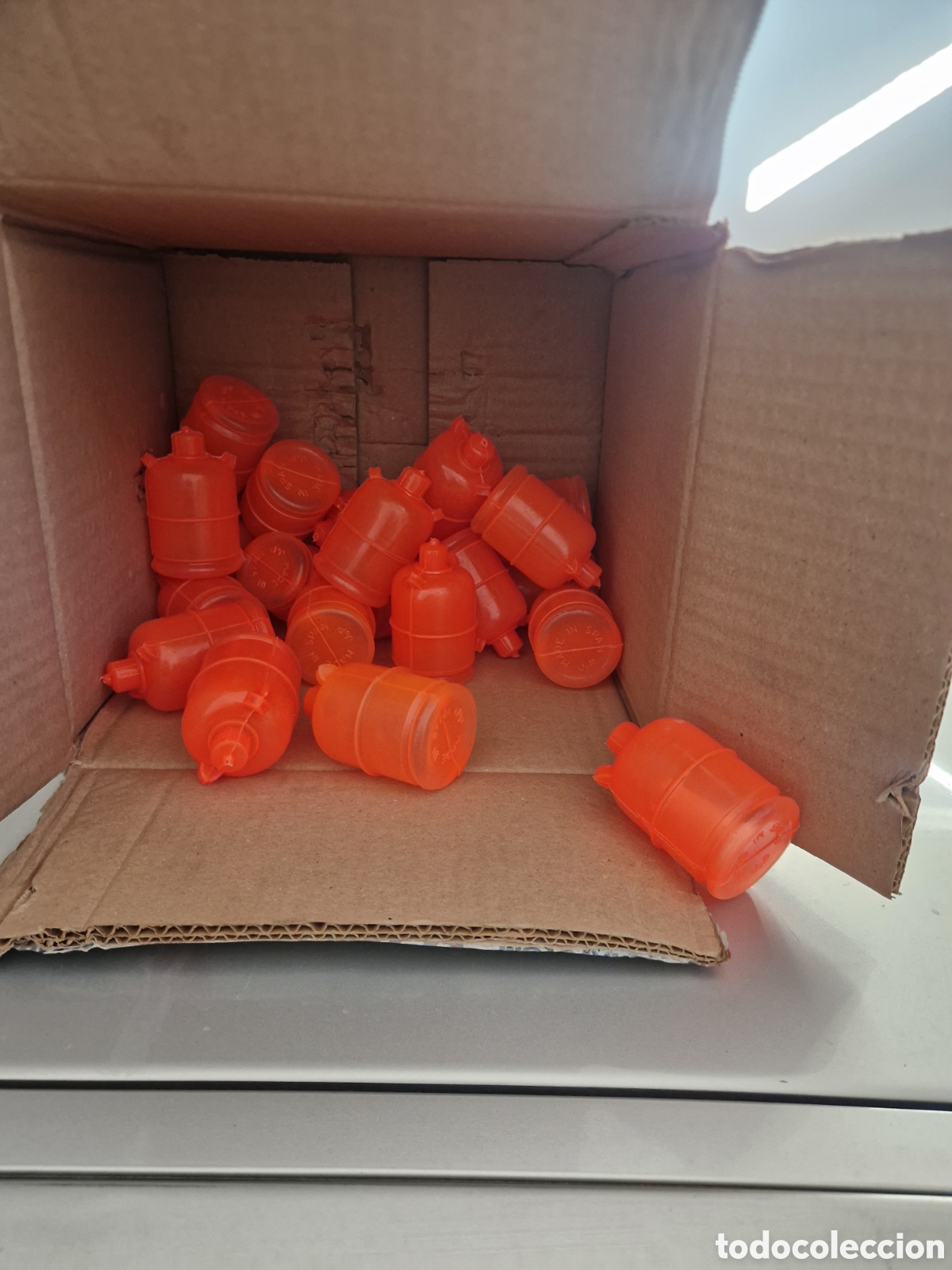 Juguetes antiguos y juegos de colecci&oacute;n: (Reservado)21 botellas camion jup