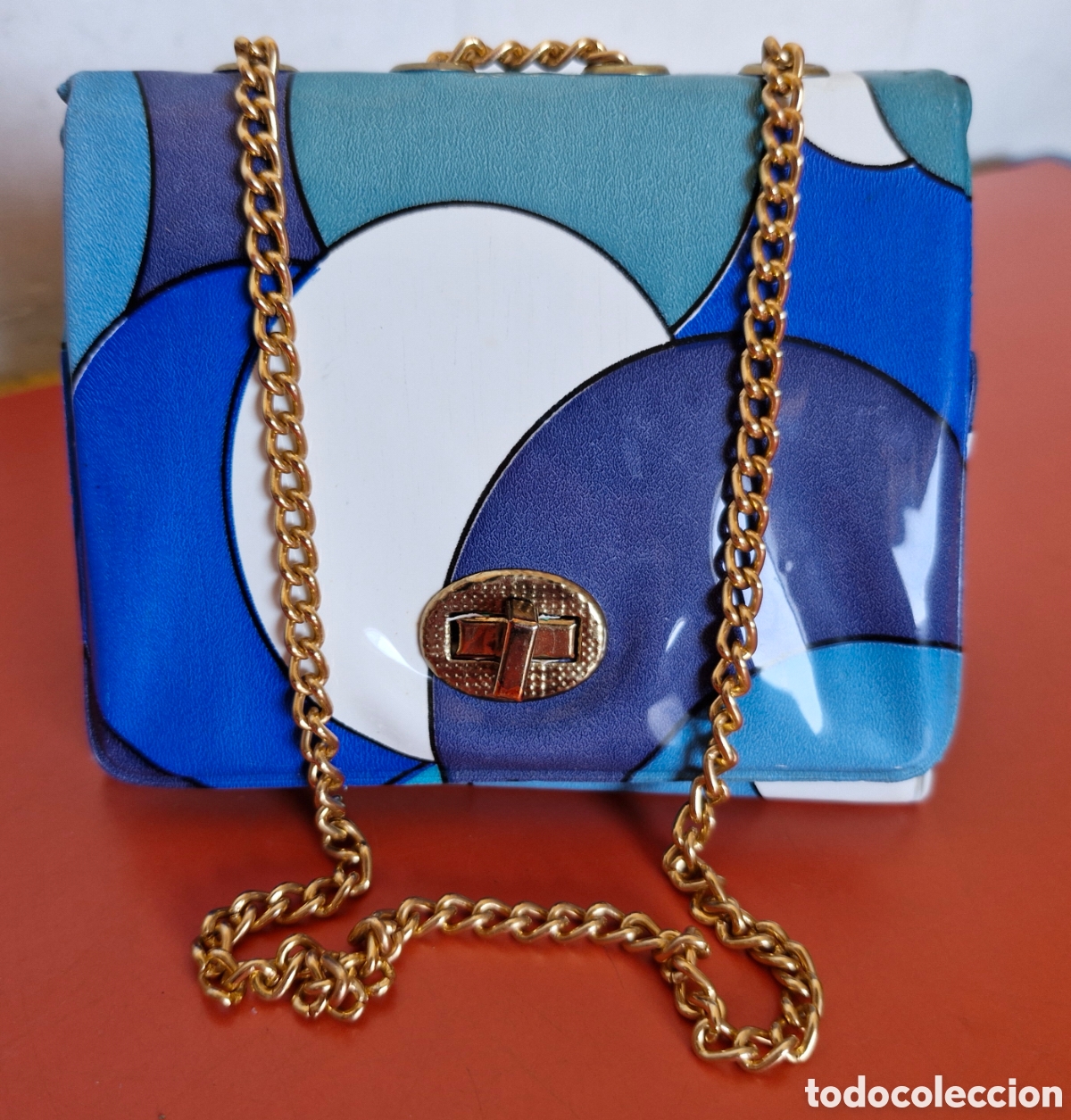 Juguetes antiguos y juegos de colecci&oacute;n: BOLSO / BOLSITO ASA CADENA INFANTIL ESTAMPADO AZUL CHAROL.NACIONAL 70'S.NUEVO.