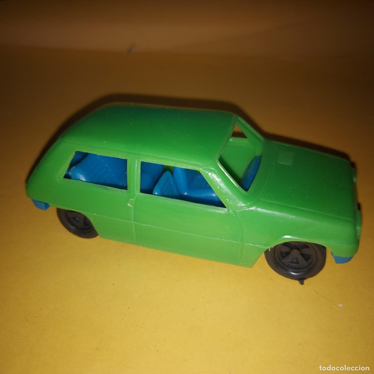 Juguetes antiguos y juegos de colecci&oacute;n: COCHE Renault 5 - Mide 9 cm de largo
