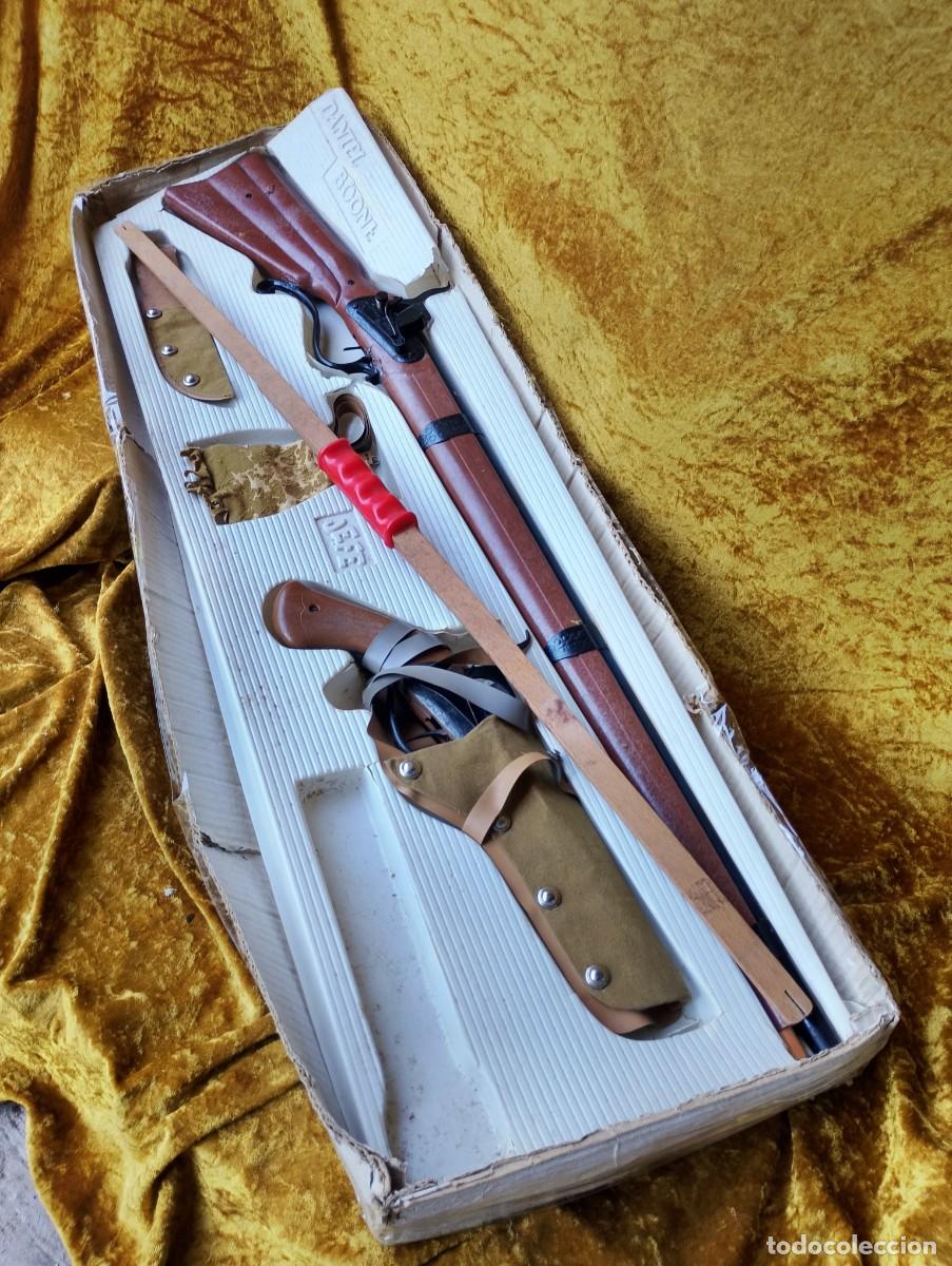 Juguetes antiguos y juegos de colecci&oacute;n: DANIEL BOONE; el rifle, la pistola, la funda del pu&ntilde;al, cinco proyectiles....lo que aparece en la fo