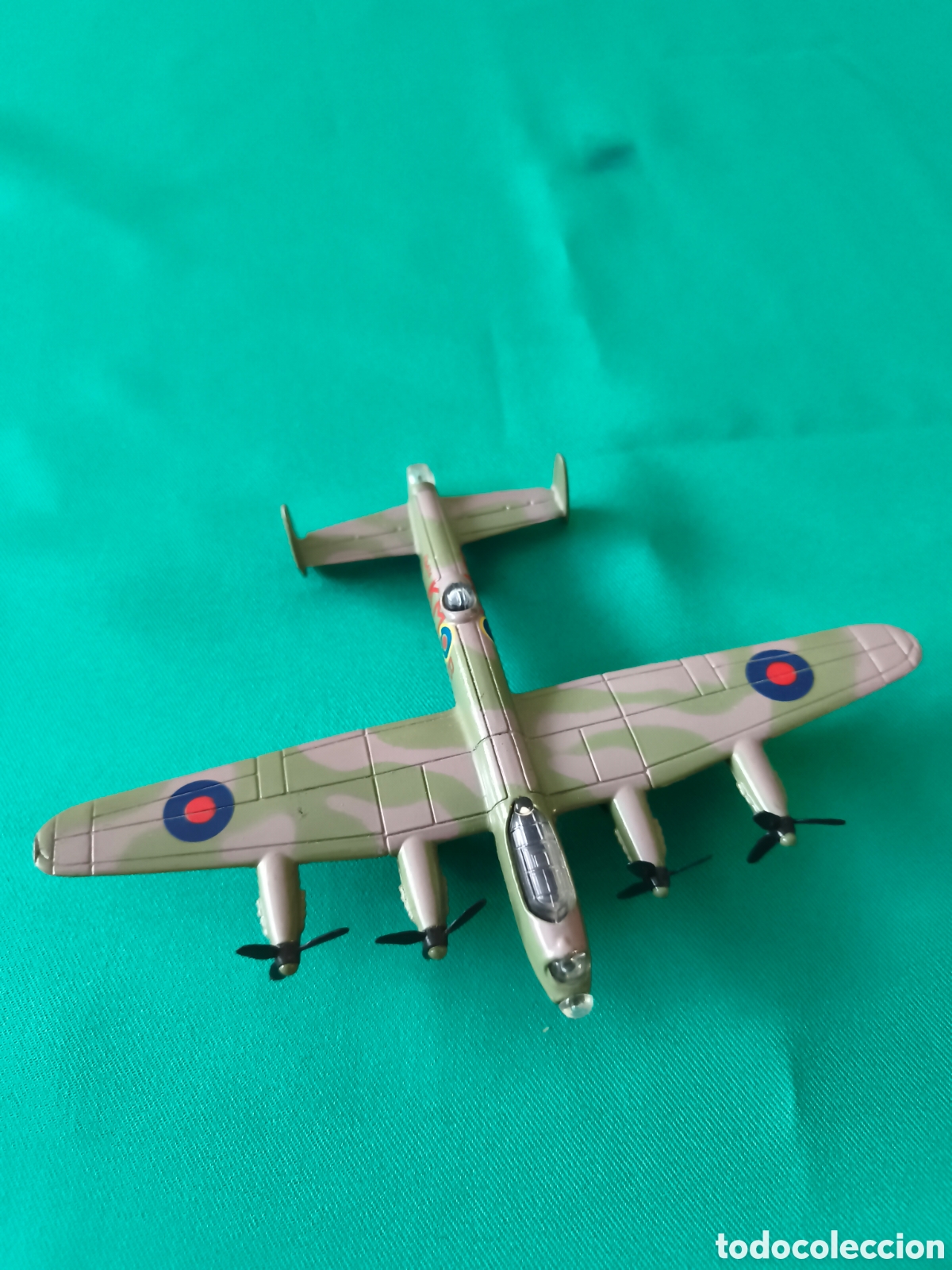 Antique Toys and Collectible Games: Lote de 2 Aviones Militares RAF Segunda Guerra Mundial - Spitfire y Lancaster (Die-Cast)