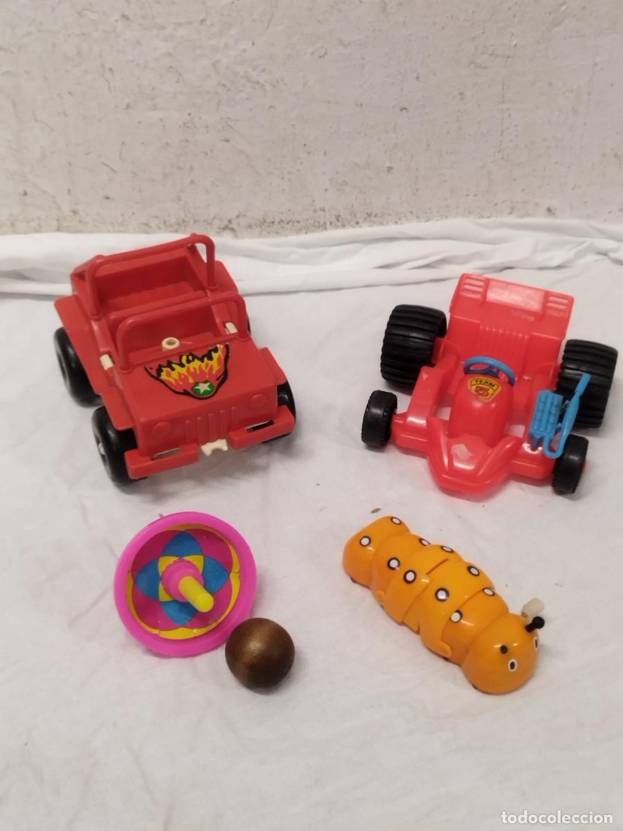 Jouets Anciens et Jeux de collection: Lote de juguetes variados. Coches, peonza, gusano a cuerda que funciona y bola.