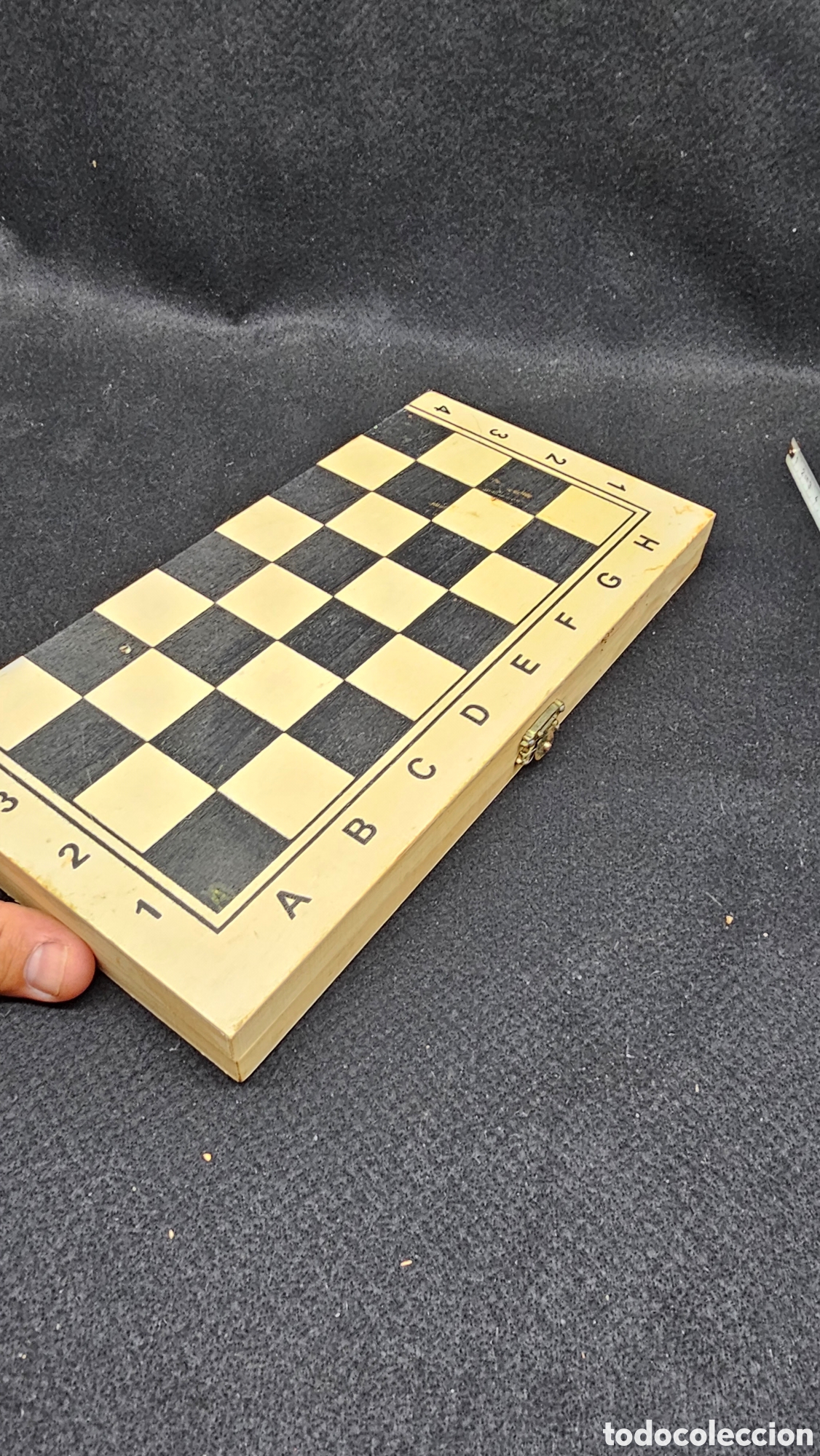 Juguetes antiguos y juegos de colecci&oacute;n: tablero de ajedrez port&aacute;til de madera plegable,