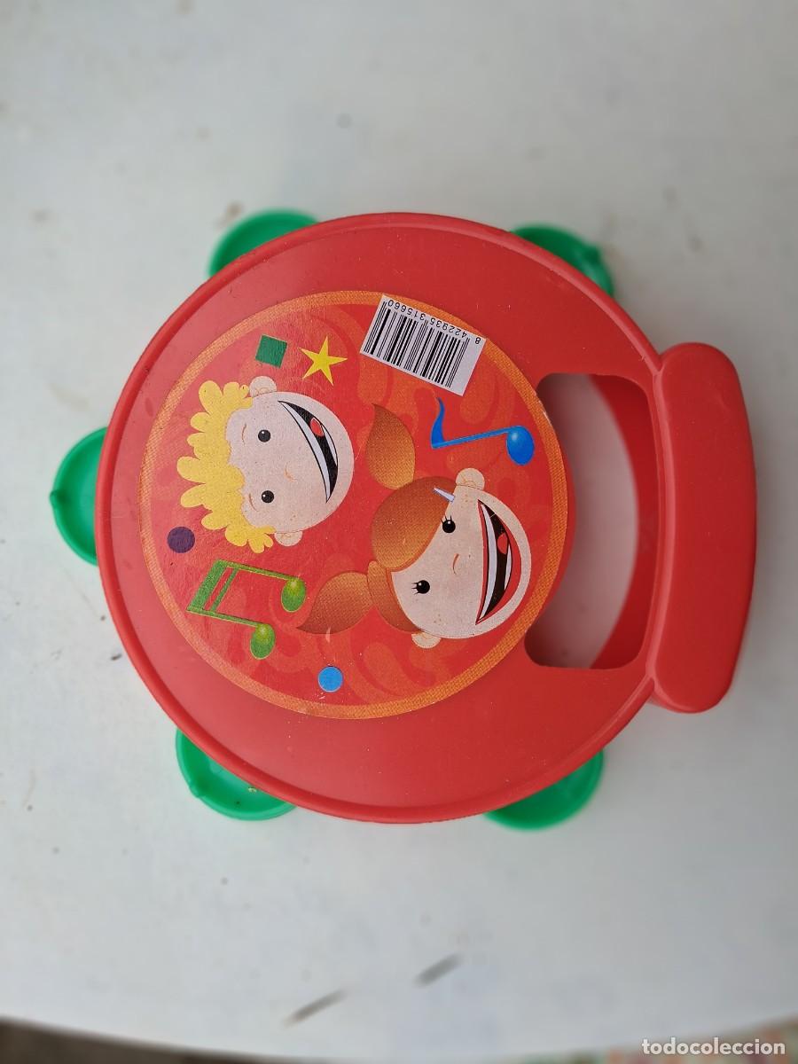 Juguetes antiguos y juegos de colecci&oacute;n: Pandereta infantil - roja con ni&ntilde;os sonrientes - 15 cms
