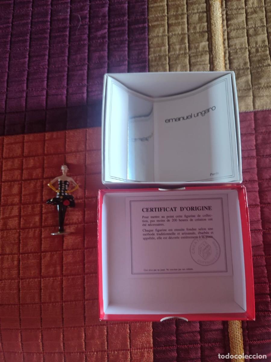 Altes Spielzeug und Spiele: Figurine Pixi Colecci&oacute;n Moda de Alta costura EMANUEL UNGARO PARALELO 1988 con caja y certificado.