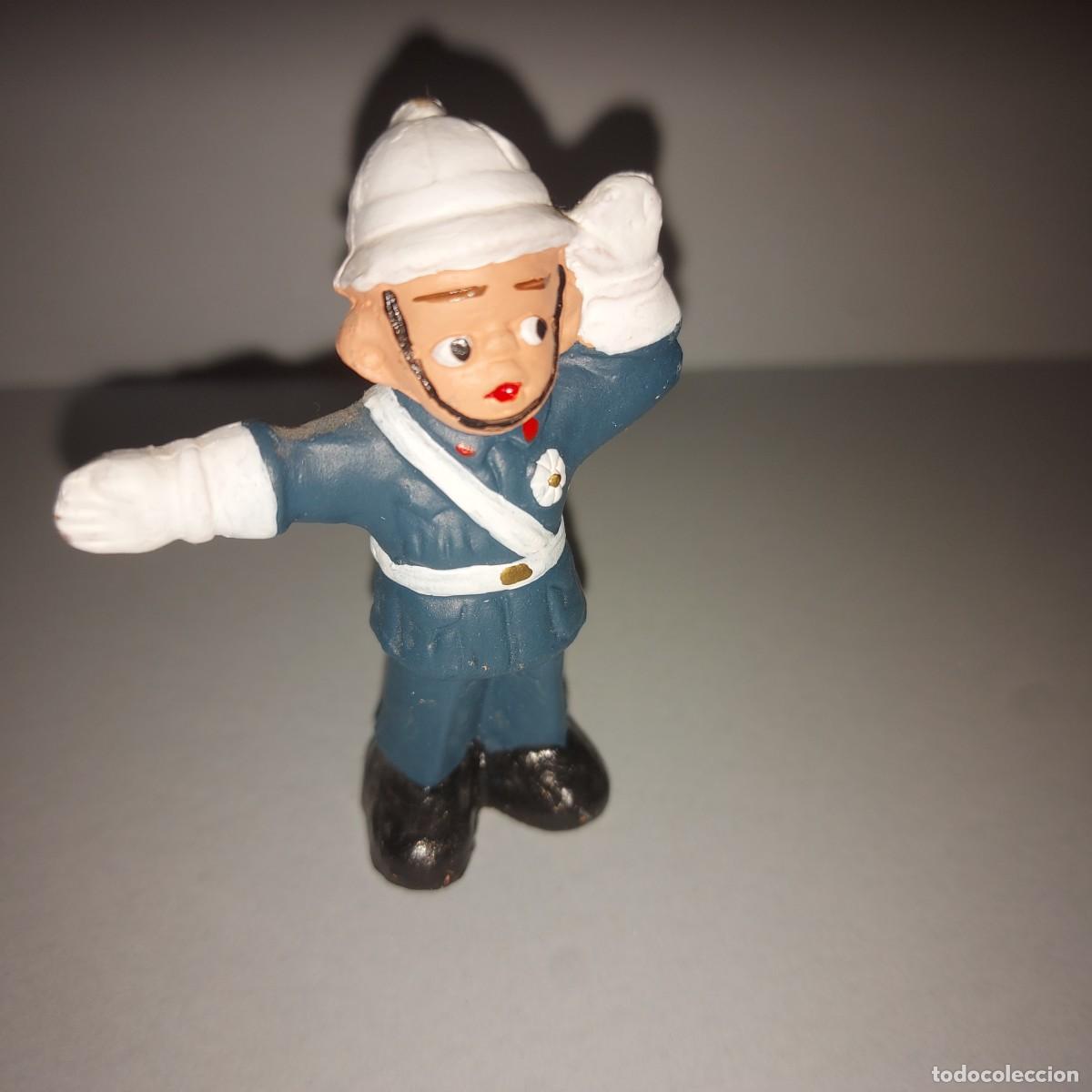 Juguetes antiguos y juegos de colecci&oacute;n: FIGURA TERRACOTA POLICIA MUNICIPAL