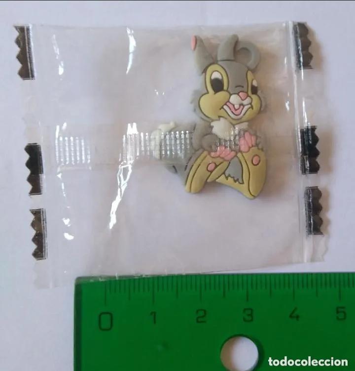 Juguetes antiguos y juegos de colecci&oacute;n: FIGURA colgante zaini bambi tambor conejito conejo goma precintado de huevo sorpresa disney friends