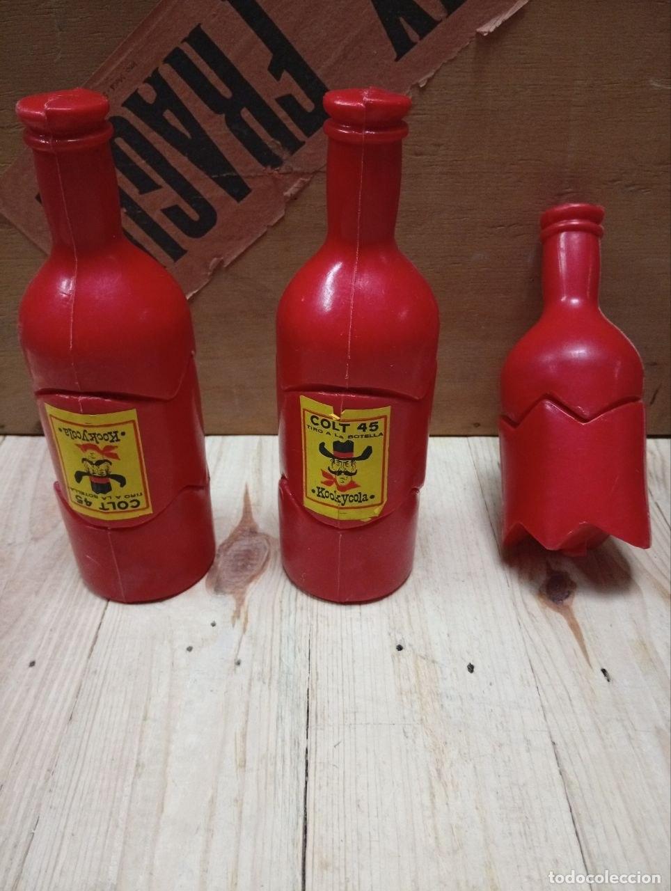 Antique Toys and Collectible Games: Pareja de botellas de pl&aacute;stico Colt 45 - Kookycola - Tiro a la botella - Juguete Vintage A&ntilde;os 60/70