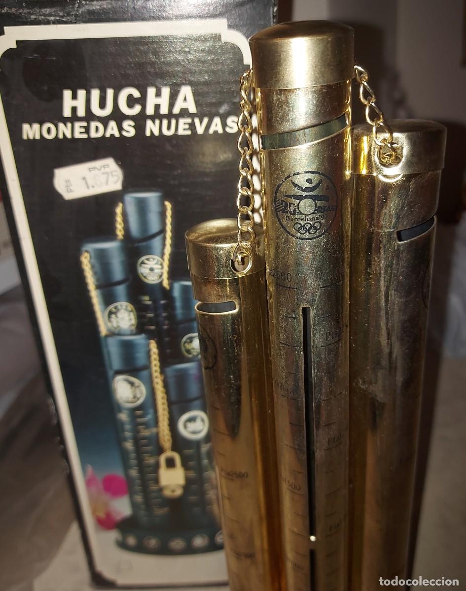 Juguetes antiguos y juegos de colecci&oacute;n: HUCHA de METAL PARA DISTINTAS CLASES DE MONEDAS , CON SU CADENA, CANDADO Y LLAVE, BARCELONA 92