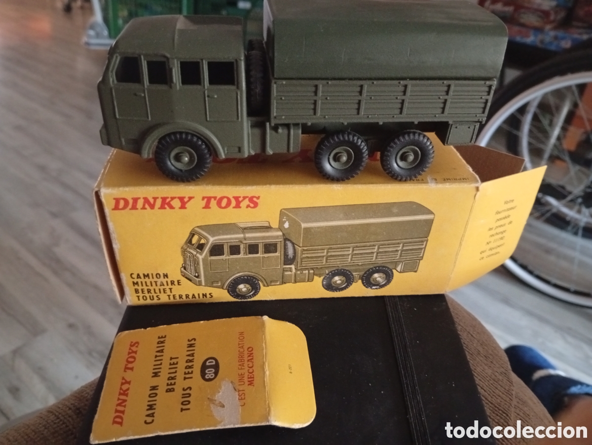 Juguetes antiguos y juegos de colecci&oacute;n: Cami&oacute;n militar DINKY toys nuevo