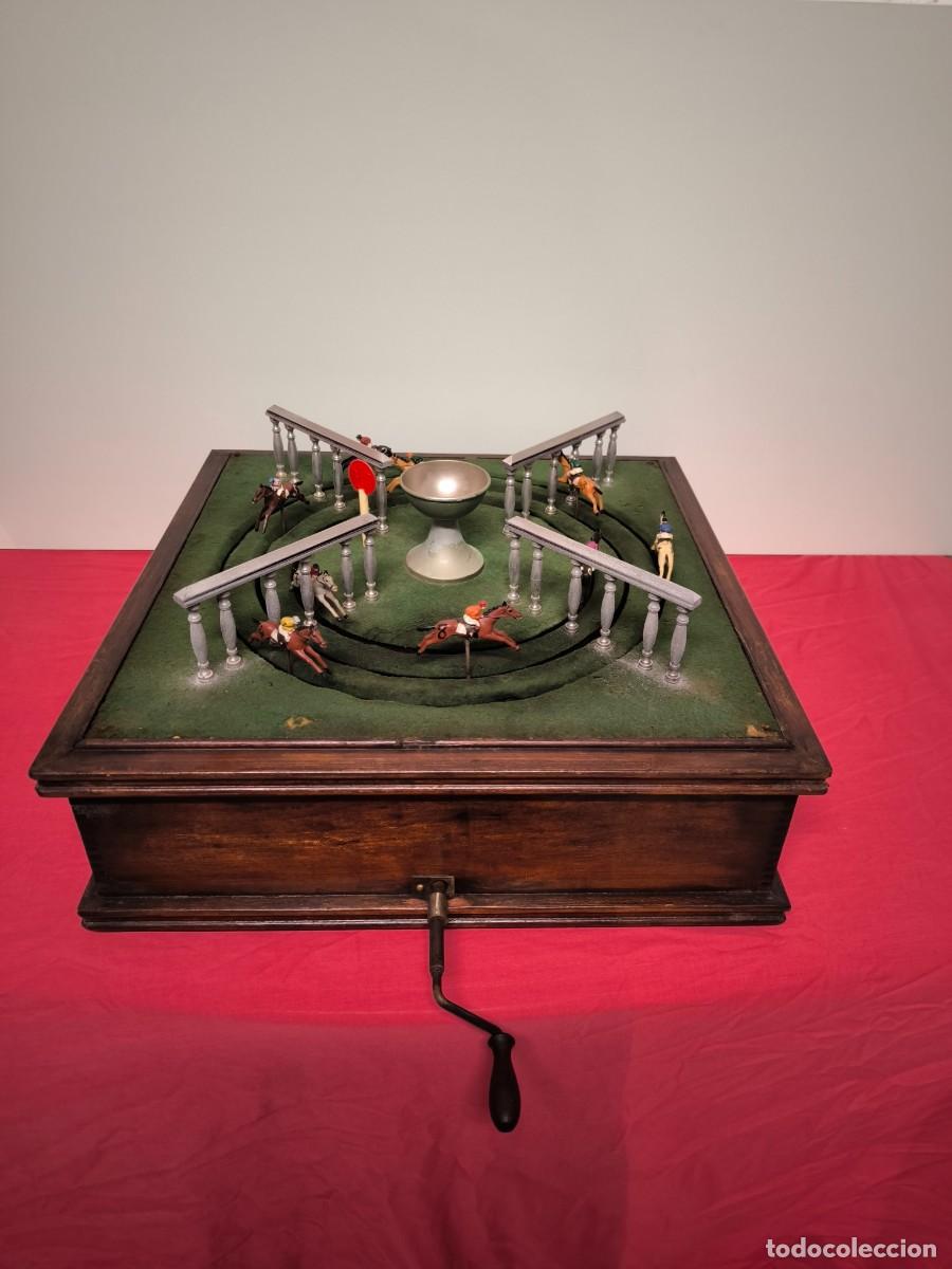 Juguetes antiguos y juegos de colecci&oacute;n: ANTIGUO JUEGO MECANICO DE APUESTAS DE CARRERAS DE CABALLOS