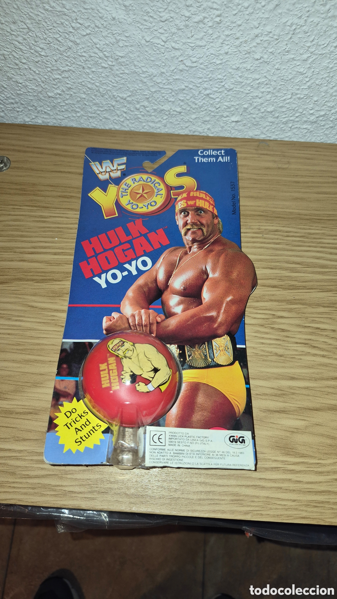 Juguetes antiguos y juegos de colecci&oacute;n: Antiguo yoy&ograve; de Hulk Hogan en su blister wwe wwf catch