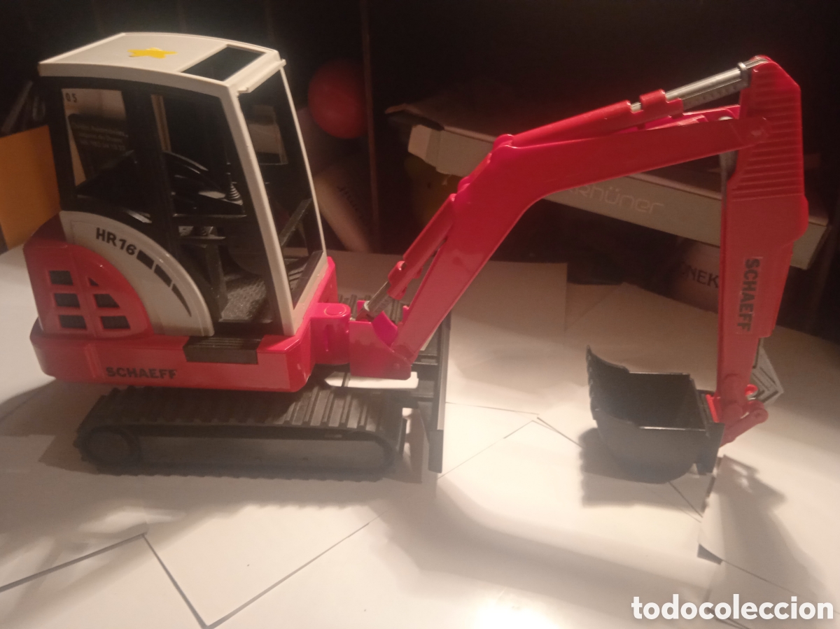 Juguetes antiguos y juegos de colecci&oacute;n: GRUA SCHAEFF HR16 BUEN ESTADO