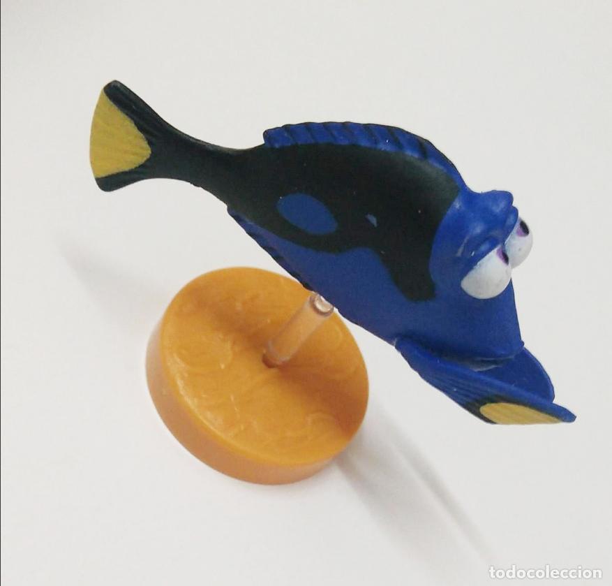 Juguetes antiguos y juegos de colecci&oacute;n: figura de huevo sorpresa FURUTA disney pixar nemo dory pez peana figurita mu&ntilde;equito mu&ntilde;eco mini