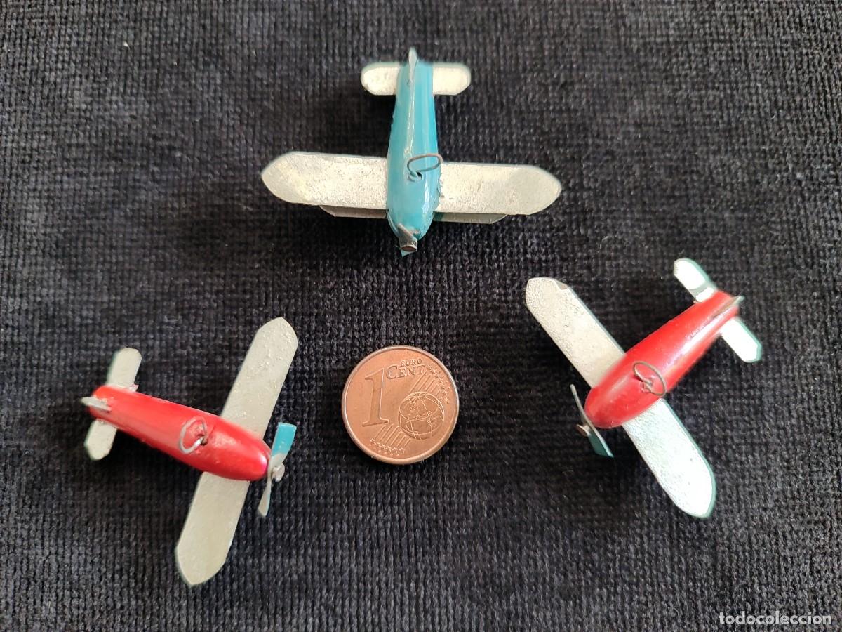 Jouets Anciens et Jeux de collection: ANTIGUO LOTE DE 3 AVIONES MINIATURA PARA COLGAR. ARTESANIA, 4 x 3 cm. A&Ntilde;OS 20