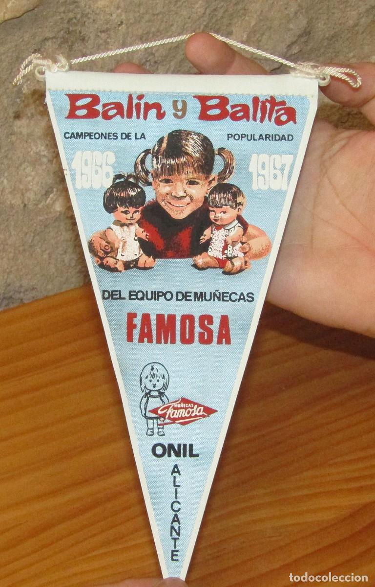 Juguetes antiguos y juegos de colecci&oacute;n: ANTIGUO BANDERIN PUBLICITARIO MU&Ntilde;ECAS DE FAMOSA: BALIN Y BALITA - ONIL, ALICANTE - A&Ntilde;OS 60