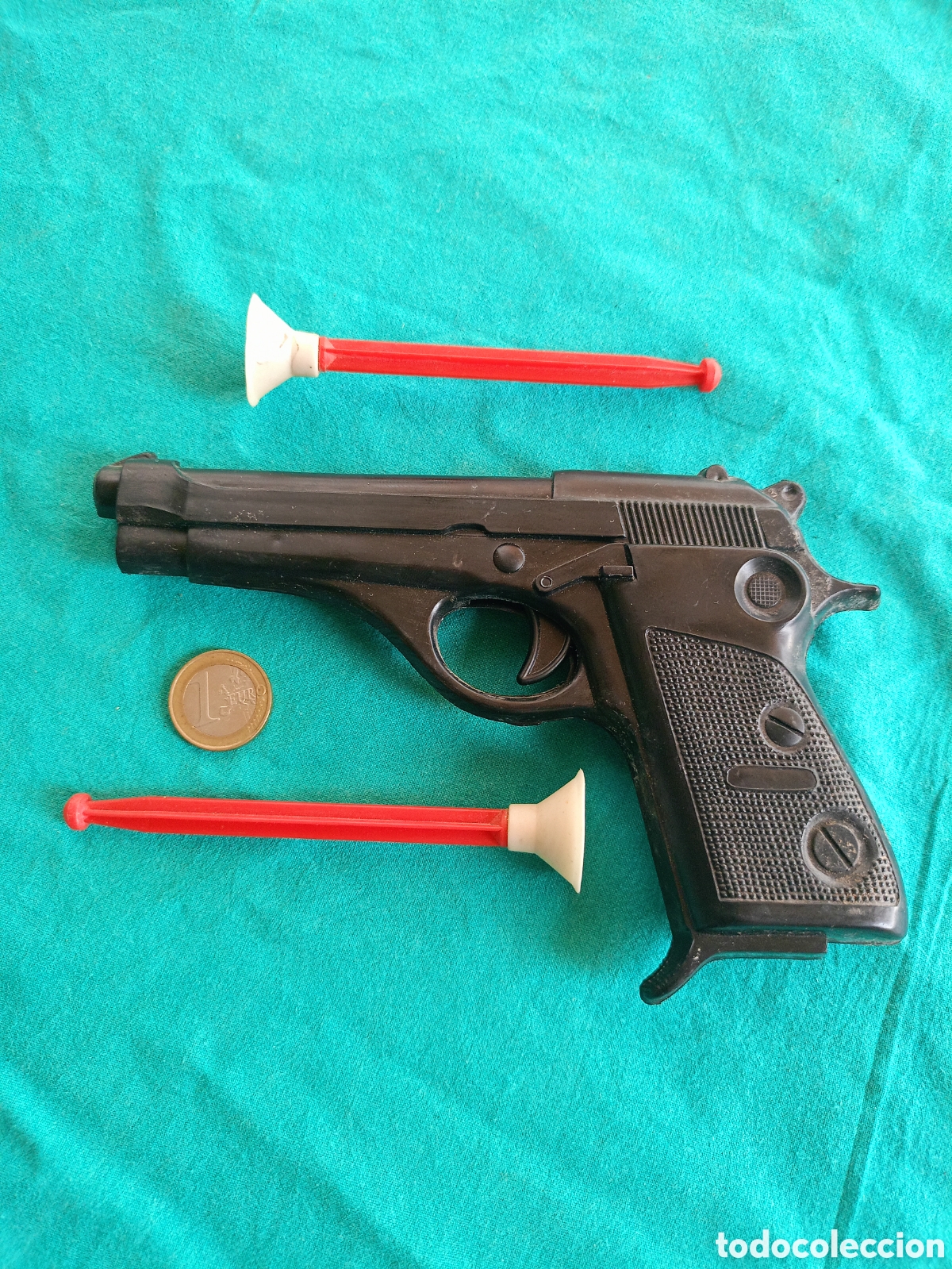 Juguetes antiguos y juegos de colecci&oacute;n: PISTOLA DE JUGUETE CON DOS PROYECTILES VENTOSA.