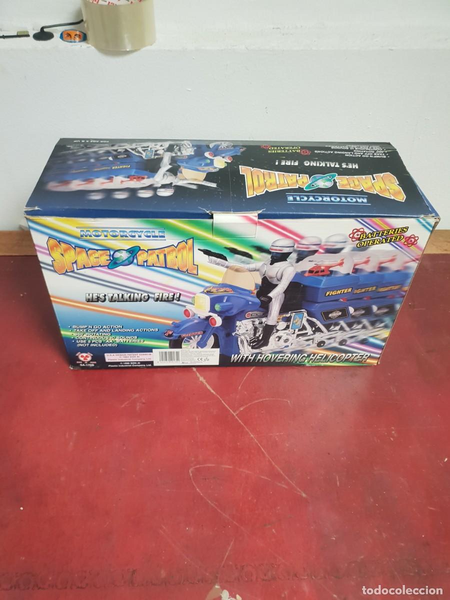 Juguetes antiguos y juegos de colecci&oacute;n: Motorcycle Space patrol en caja robocop