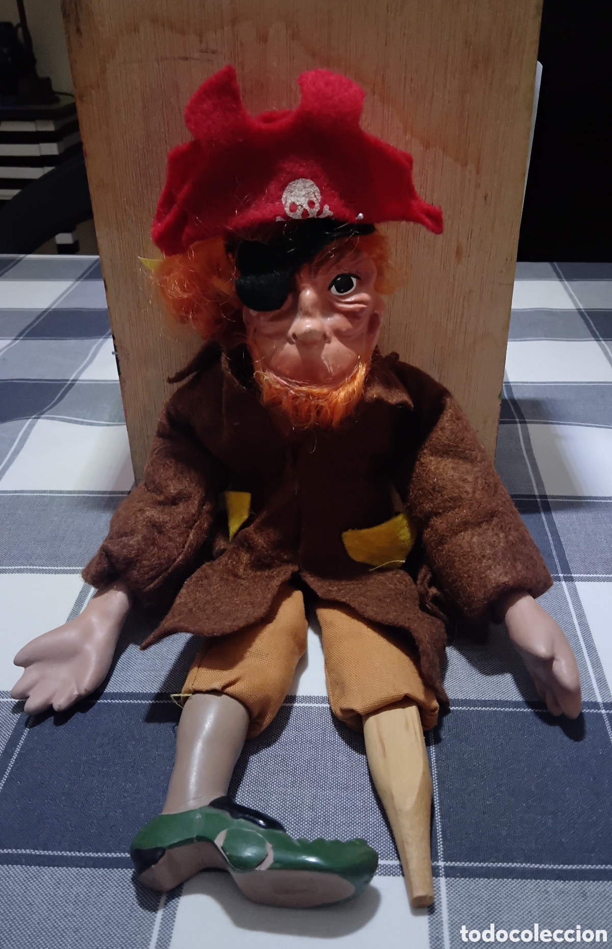 Juguetes antiguos y juegos de colecci&oacute;n: MU&Ntilde;ECO O T&Iacute;TERE ARTESANAL DE PERSONAJE PIRATA ROJO