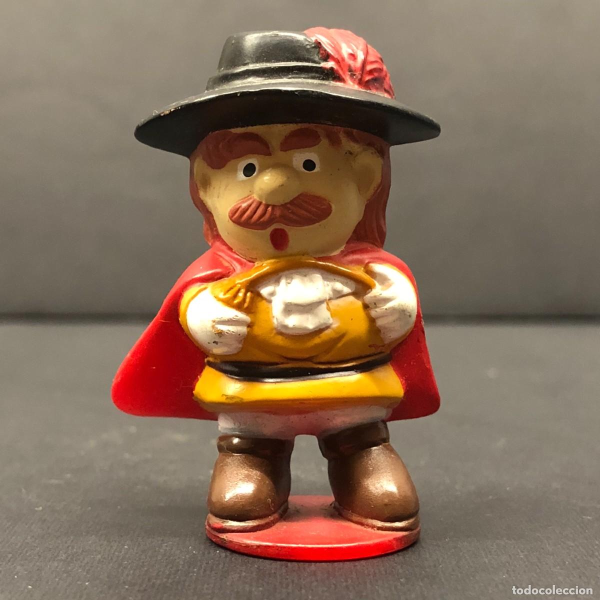 Juguetes antiguos y juegos de colecci&oacute;n: FIGURA DE LOS TRES MOSQUETEROS - VINTAGE - 5,3 CM / 1537