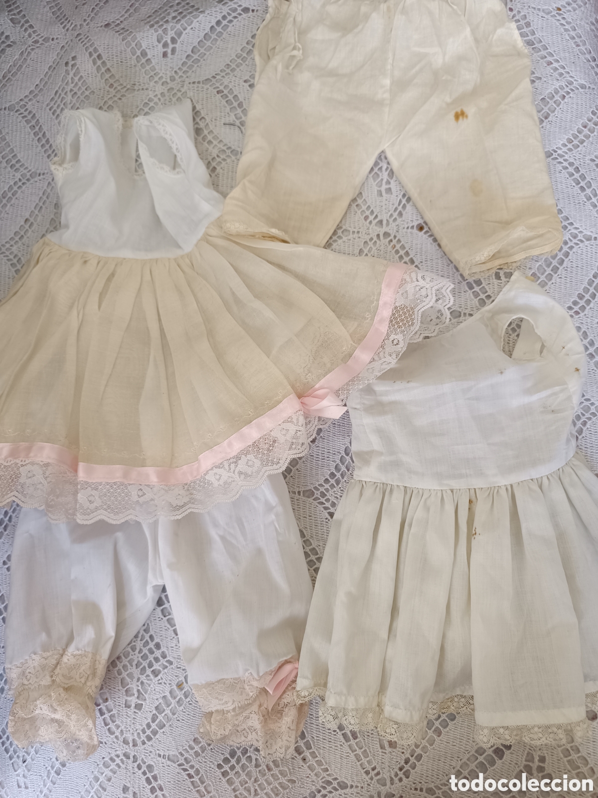 Juguetes antiguos y juegos de colecci&oacute;n: Lote ropa para mu&ntilde;eca antigua entre 40 y 60 cms