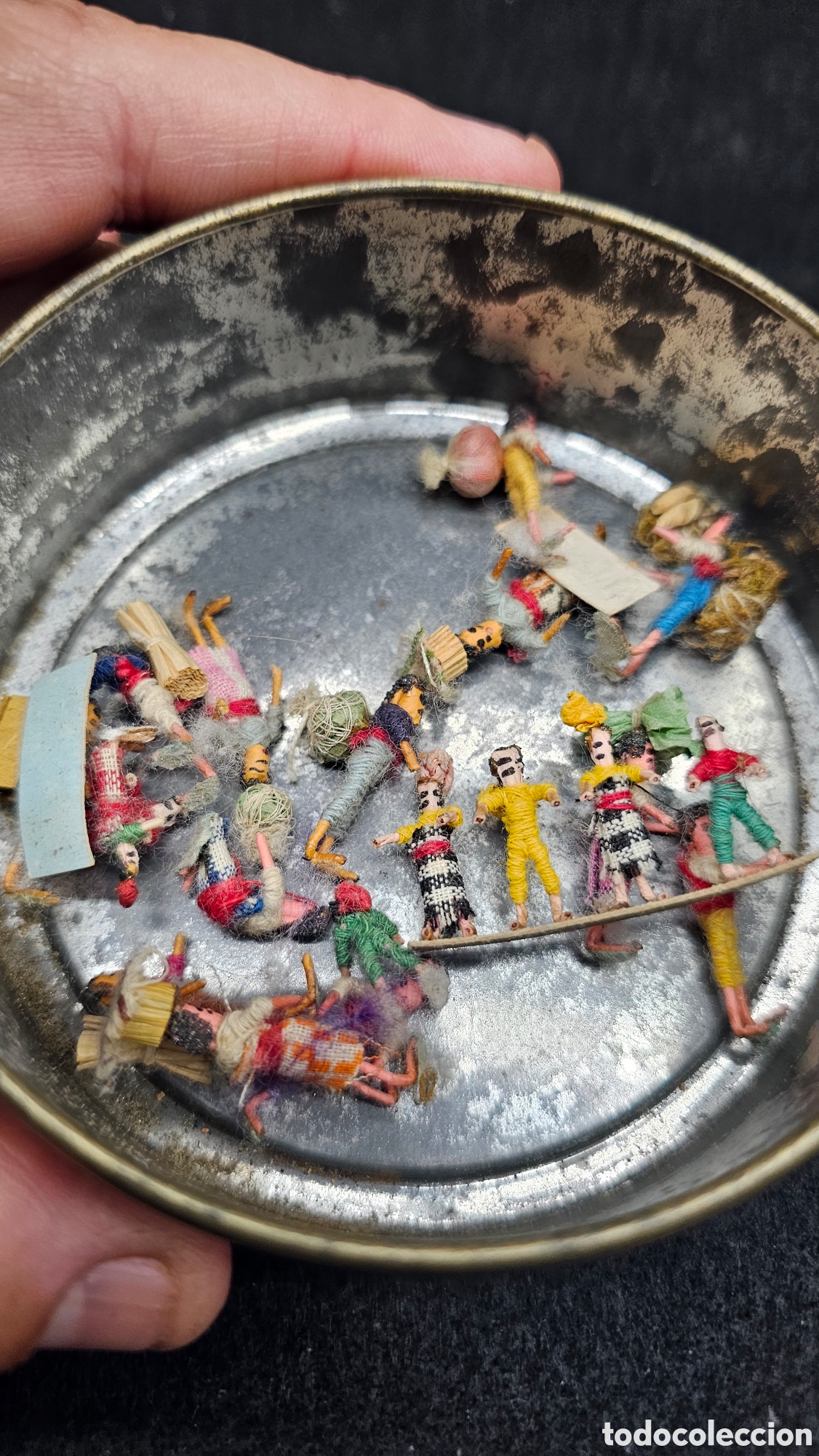 Juguetes antiguos y juegos de colecci&oacute;n: Lata antiguo con miniaturas artesanales
