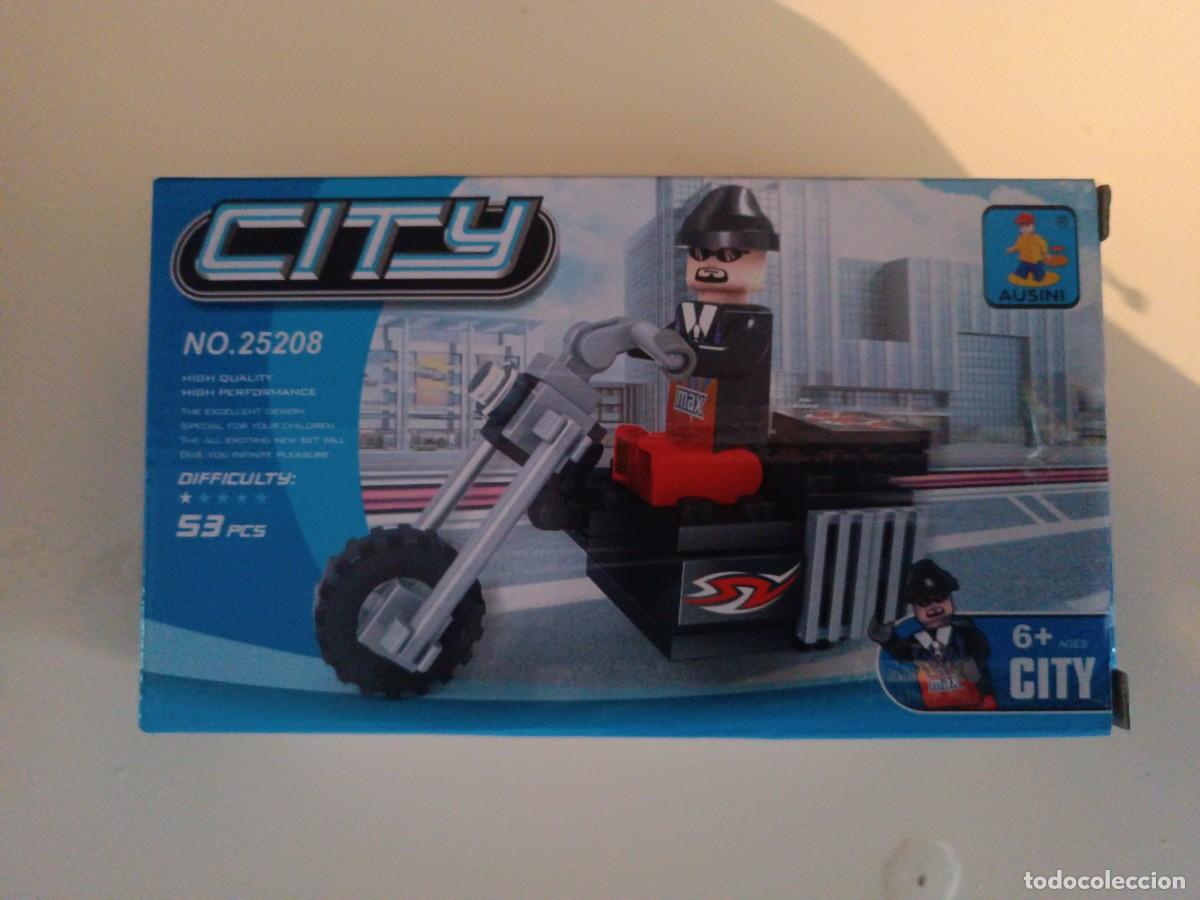 Juguetes antiguos y juegos de colecci&oacute;n: Ausini City 25208 moto chopper con figura 53 piezas