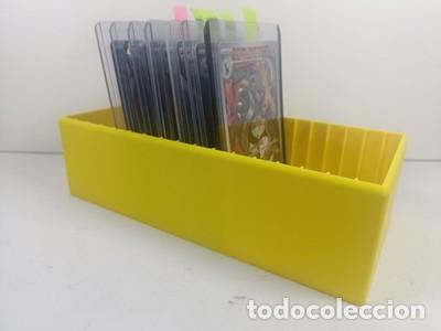 Juguetes antiguos y juegos de colecci&oacute;n: Expositor Para Cartas Con Top LOADER Pokemon TCG Magic THE GATHERING One Piece