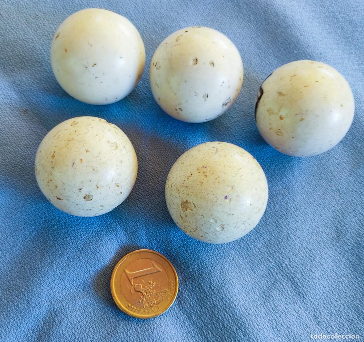 Juguetes antiguos y juegos de colecci&oacute;n: CINCO PELOTAS O BOLAS MACIZAS DE ANTIGUO FUTBOLIN DE LOS MU&Ntilde;ECOS DE PLOMO