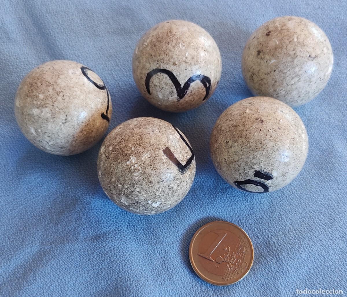 Juguetes antiguos y juegos de colecci&oacute;n: CINCO PELOTAS O BOLAS MACIZAS DE ANTIGUO FUTBOLIN DE LOS MU&Ntilde;ECOS DE PLOMO LOTE 2