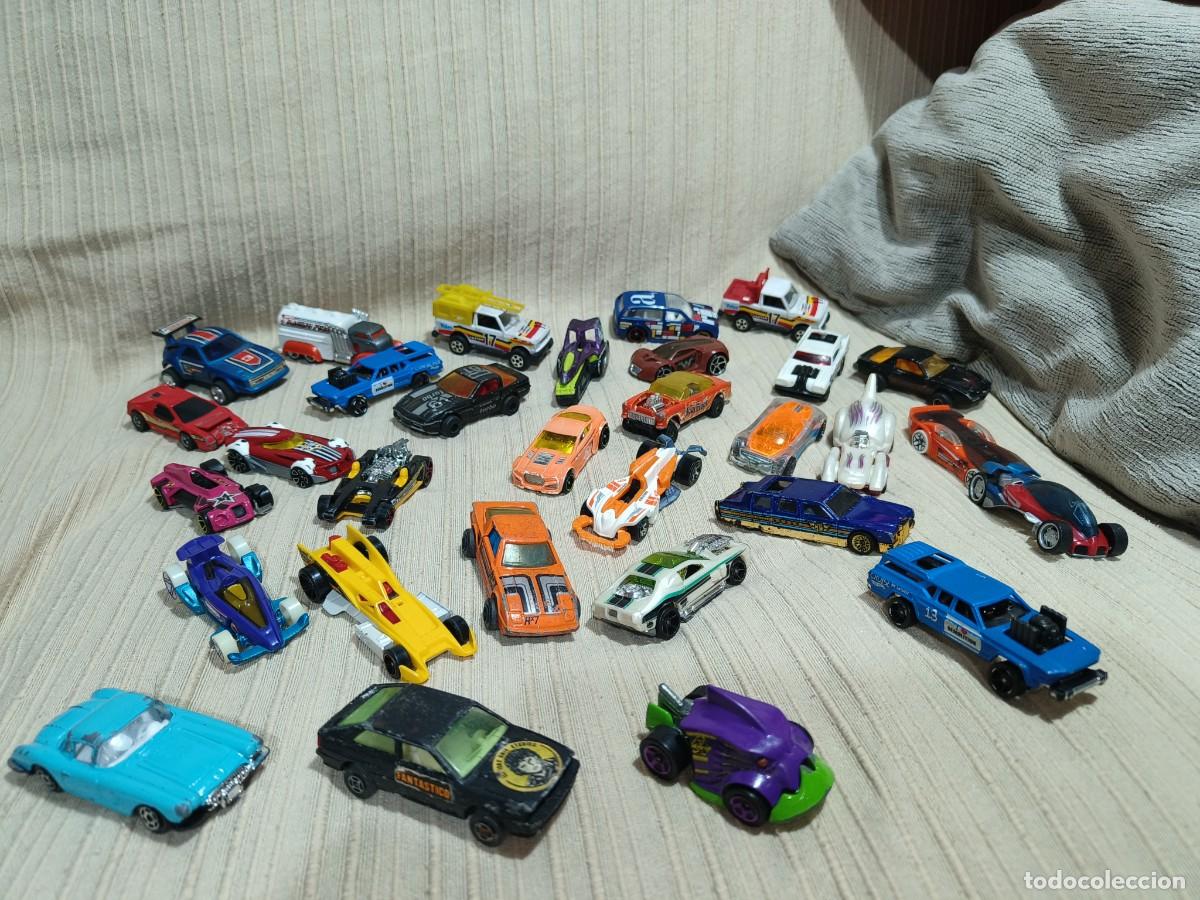 Juguetes antiguos y juegos de colecci&oacute;n: Ocasion ! Lote 31 coches juguete vintage a&ntilde;os 80 90 2000. Casi todos Hot Wheels , tb majorette ...