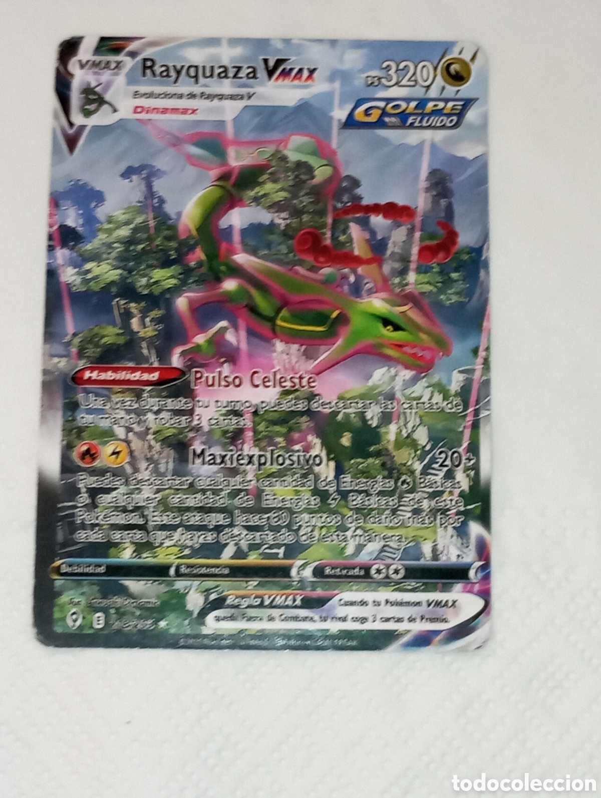 Juguetes antiguos y juegos de colecci&oacute;n: Carta Pok&eacute;mon Rayquaza V max golpe fluido pulso celeste