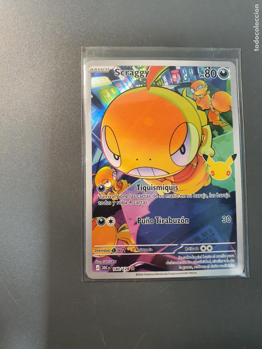 Juguetes antiguos y juegos de colecci&oacute;n: CARTA POKEMON 30 Aniversario TCG - Holo - SCRAGGY - RARA ILUSTRACION COMPLETA