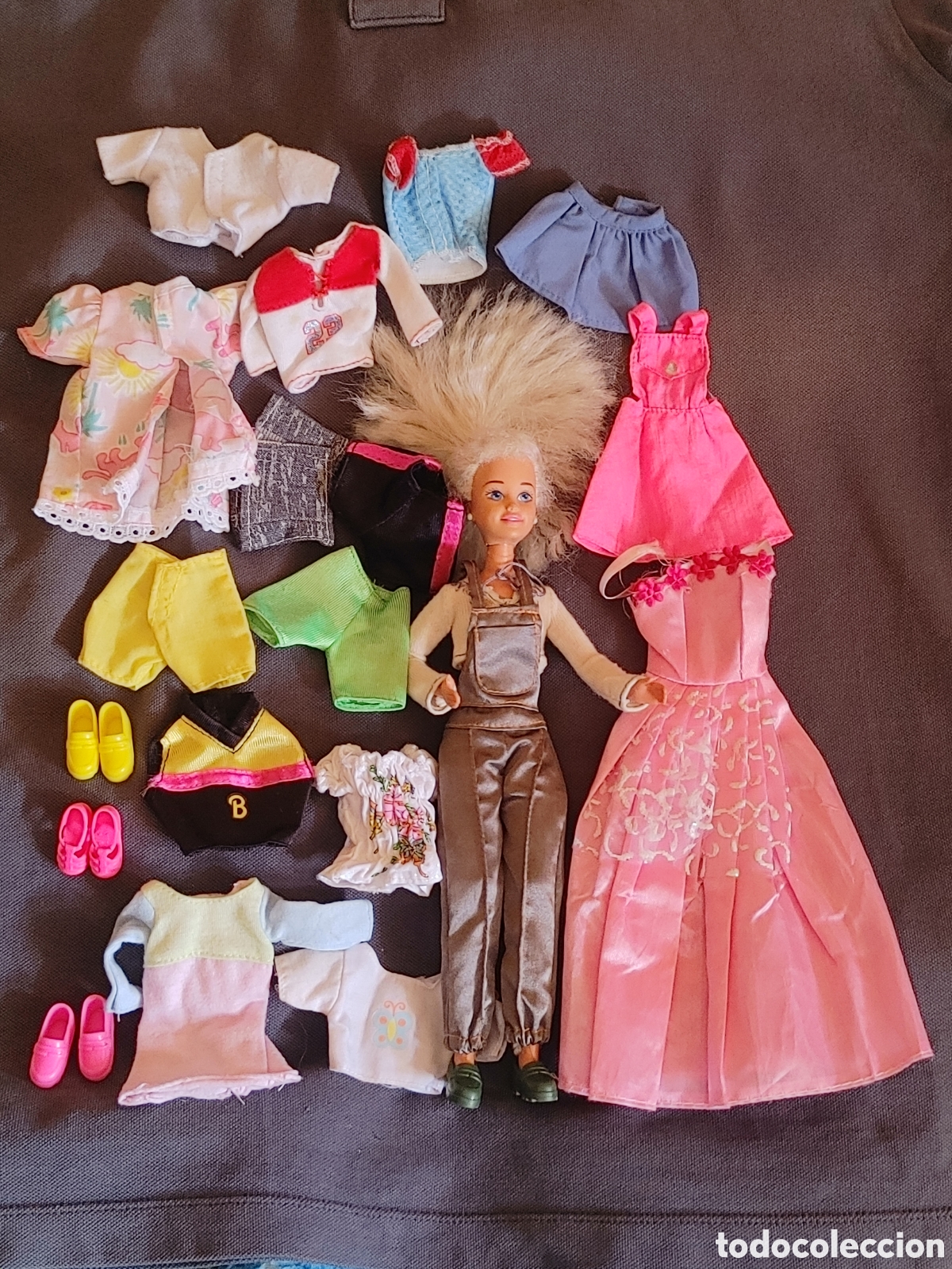 Juguetes antiguos Jyesa: Mu&ntilde;eca Barbi. Con bonitos complementos.
