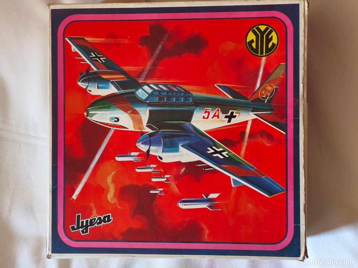 Juguetes antiguos Jyesa: Bombardero &Aacute;guila Verde. Fabricado por Jyesa. Ref. 165. En su caja.