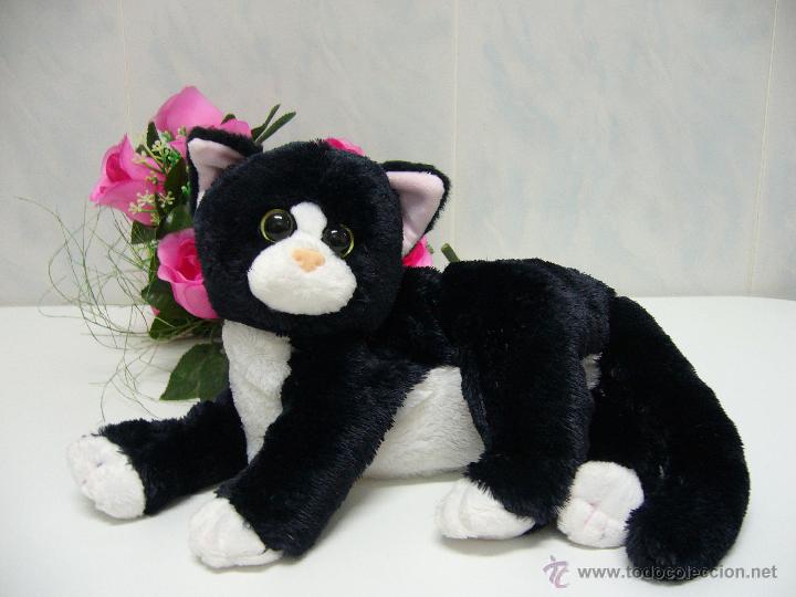 gato negro de peluche