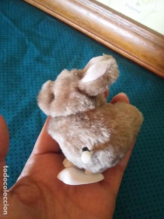 Juguetes antiguos: Conejito de cuerda - Foto 2