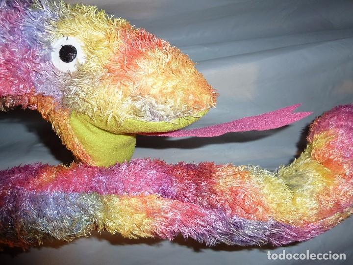 Juguetes antiguos: Serpiente de peluche multicolor - Foto 3