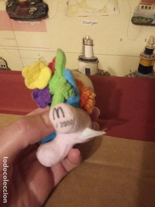 Juguetes antiguos: Peluche con im&aacute;n de la pitufina - Foto 2