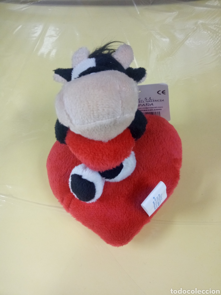 Juguetes antiguos: Peluche vaca sobre coraz&oacute;n. - Foto 2