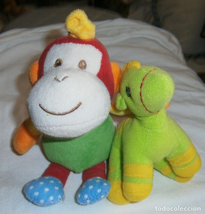 Juguetes antiguos: mono + dinosaurio 17 cms - Foto 1