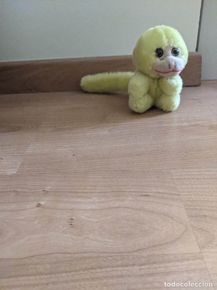 Juguetes antiguos: PELUCHE MONITO AMARILLO - Foto 1