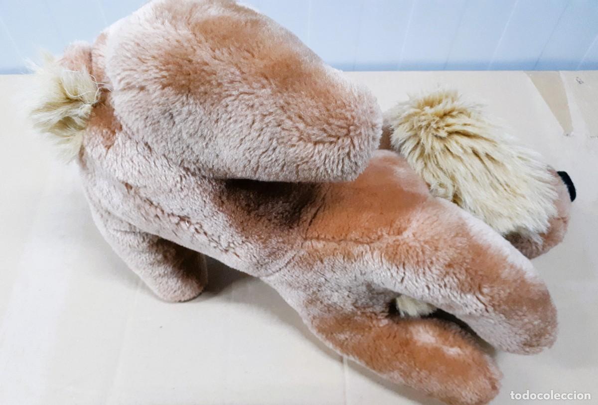 Juguetes antiguos: 4 Perro de peluche marr&oacute;n vista inferior - Foto 12